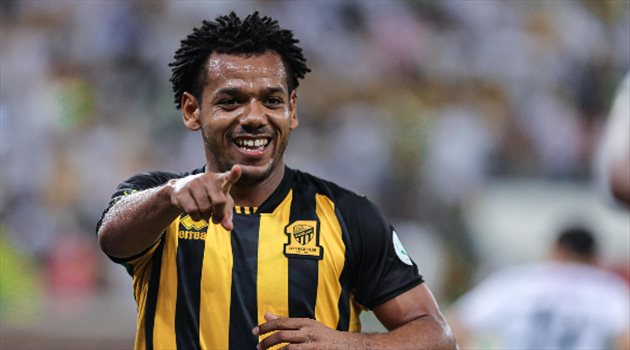 رومارينيو غاضب.. أول رد فعل من نجم الاتحاد على شائعة كورونا