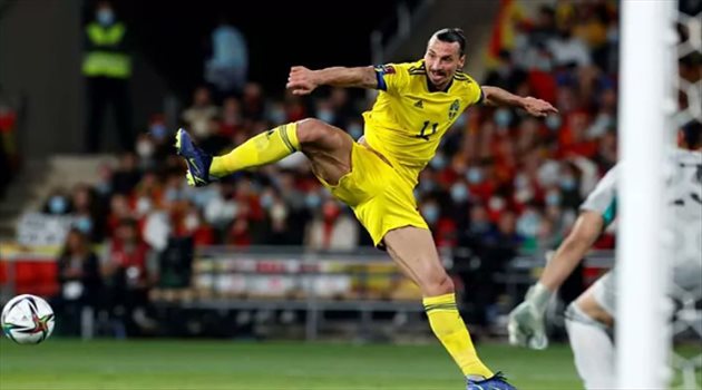 حملة غاضبة ضد إبراهيموفيتش بعد إضاعة بطاقة التأهل للمونديال