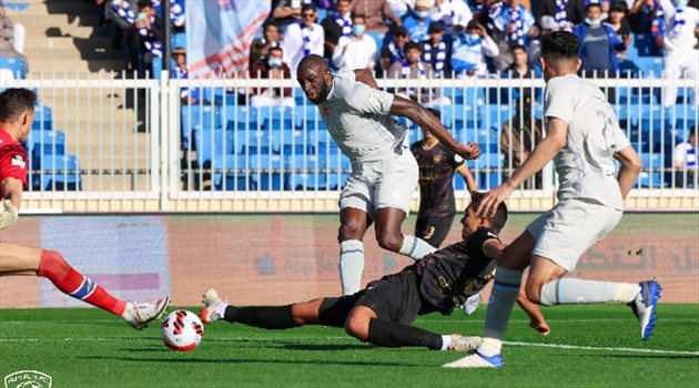 "كبير آسيا يتعثر".. أبها يقتنص نقطة من الهلال في المحالة