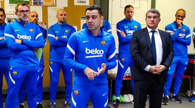 تشافي يتسوق من تشيلسي لبرشلونة في يناير