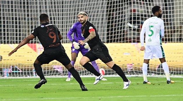 تغريدة رسمية.. هكذا سخر الشباب من "هروب" نجم الأهلي