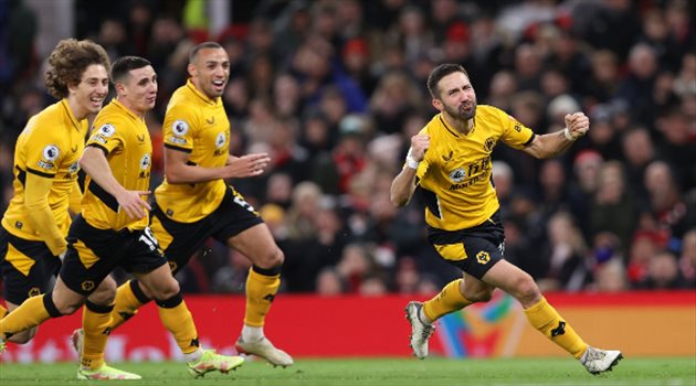 ولفرهامبتون الإنجليزي يوجه رسالة طريفة إلى الهلال: تعبنا منكم!