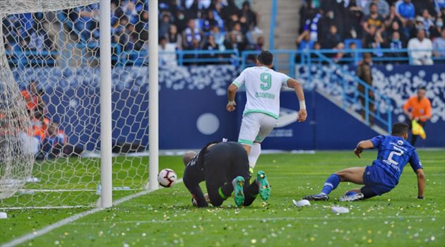 نجم الأهلي يرفض الهلال رسميا.. وقرار غير متوقع من السومة