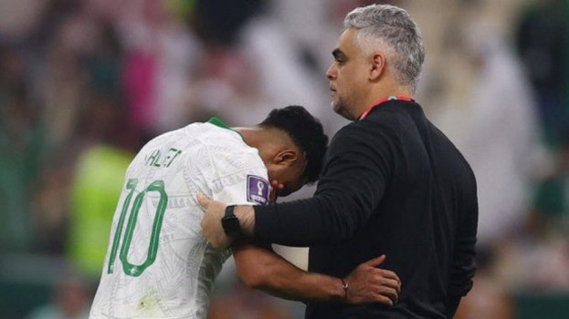 قطر 2022|لكمات وطعن بالسكين..رد فعل مشجع مكسيكي بعد هدف الدوسري