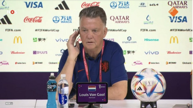 لويس فان غال يلمح لإمكانية عودته لتدريب منتخب هولندا خلفاً لـ رونالد كومان