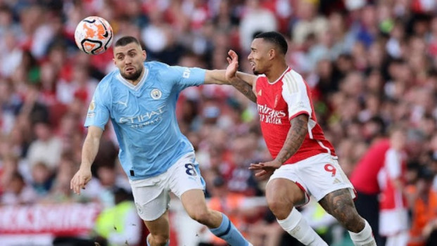 ملاعب العالم| إصابة مضحكة لمدافع برشلونة ونهاية عصر مانشستر سيتي