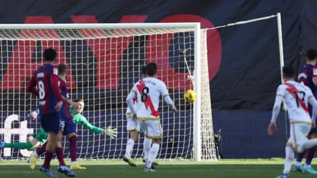 برشلونة يخسر لقب الليجا.. صور تكشف تورط مدريدي في مشاكل تحكيمية