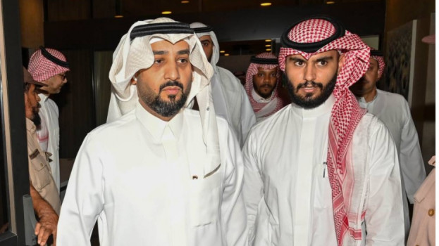 أزمة تأجيل لقاء الأهلي والطائي.. كواليس نارية تحرج إدارة العيسى