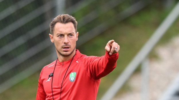 ارتباك في الأهلي قبل الديربي..صدمة البريكان وحل مثير لأزمة الدفاع