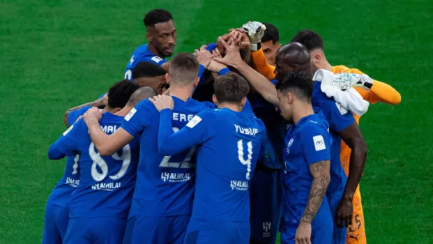 مضيعة للوقت .. الهلال ينهي جدل التعاقد مع محمد صلاح وصدمة بسبب تجديد روبن نيفيز