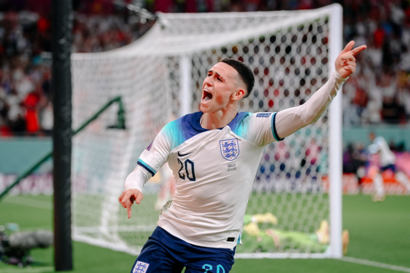 احتفال فيل فودين بالهدف الثاني لإنجلترا في شباك ويلز