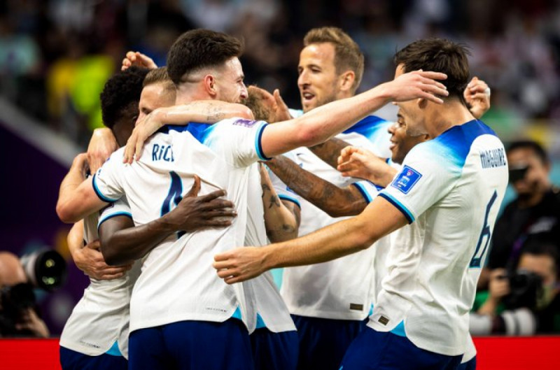 احتفال نجوم المنتخب الإنجليزي بالأهداف في شباك ويلز