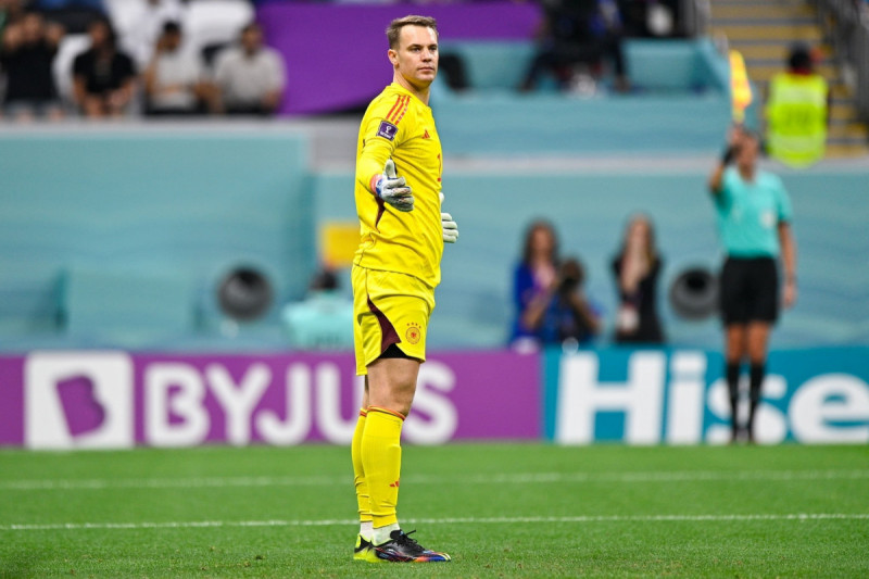 استغراب مانويل نوير بعد استقباله هدف في مرماه استغراب مانويل نوير بعد استقباله هدف في مرماه