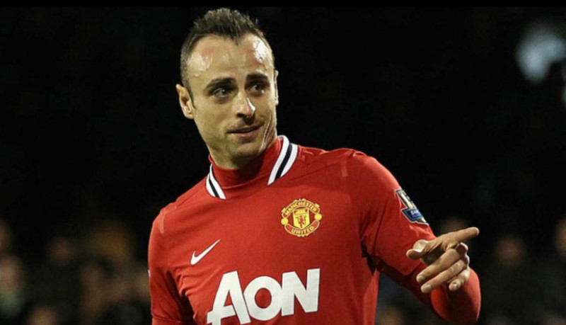 بيرباتوف لاعب مانشستر يونايتد السابق