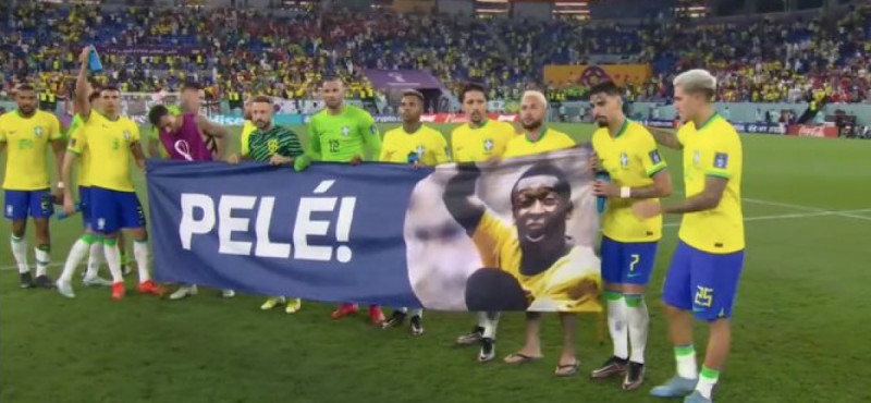 تكريم الأسطورة بيليه من لاعبي البرازيل عقب الفوز على كوريا الجنوبية تكريم الأسطورة بيليه من لاعبي البرازيل عقب الفوز على كوريا الجنوبية