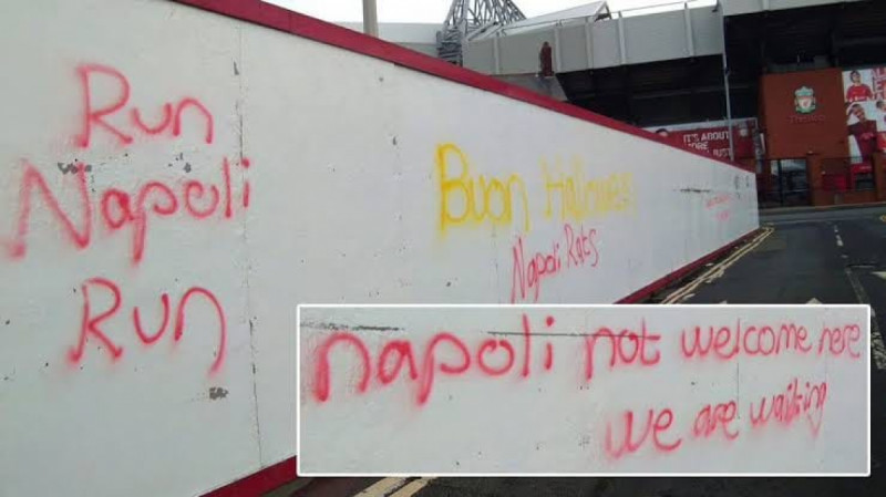 جماهير ليفربول ضد جمهور نابولي