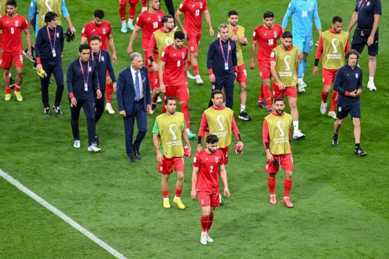 حزن نجوم منتخب إيران عقب الخسارة من إنجلترا بسداسية