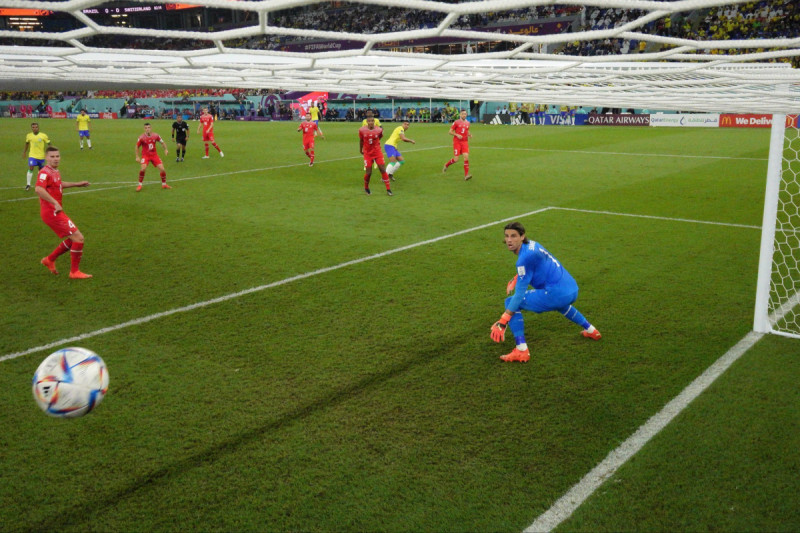 دخول الكرة بشكل رائع في مرمى المنتخب البرازيلي
