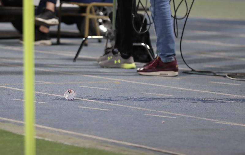 رمي جماهير الهلال علبة مياه رمي جماهير الهلال علبة مياه