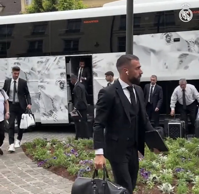 ريال مدريد يصل إلى باريس