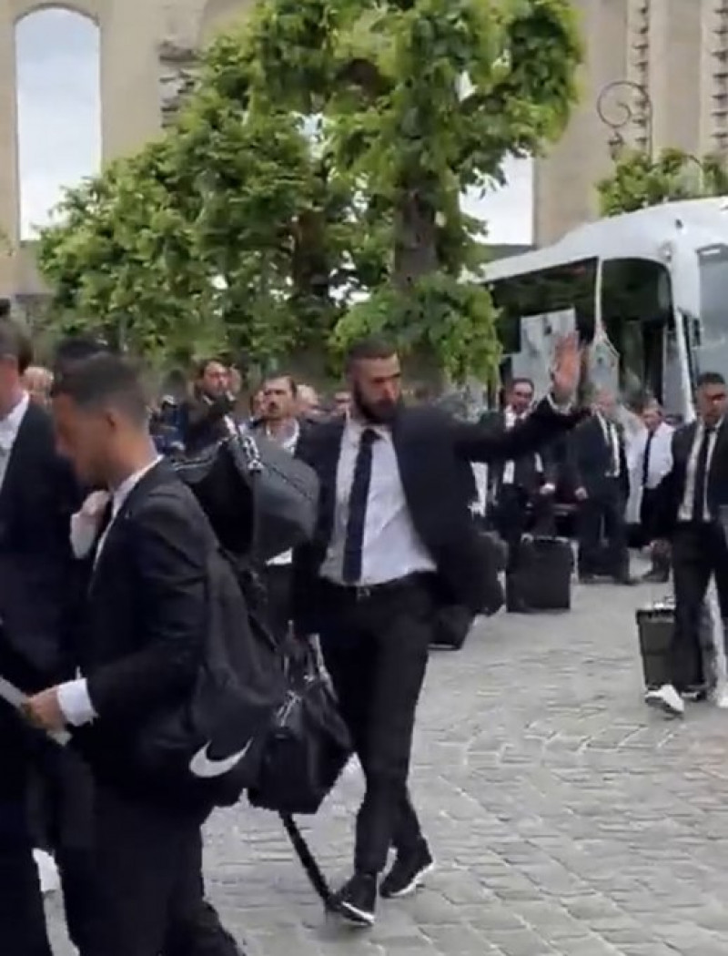 ريال مدريد يصل إلى باريس