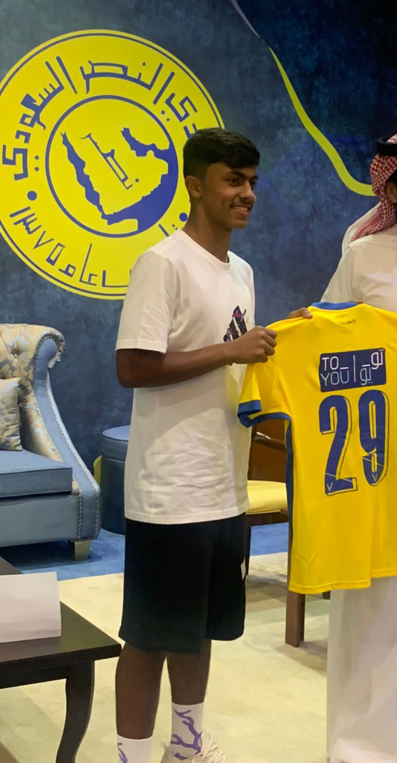 زيد العنزي زيد العنزي