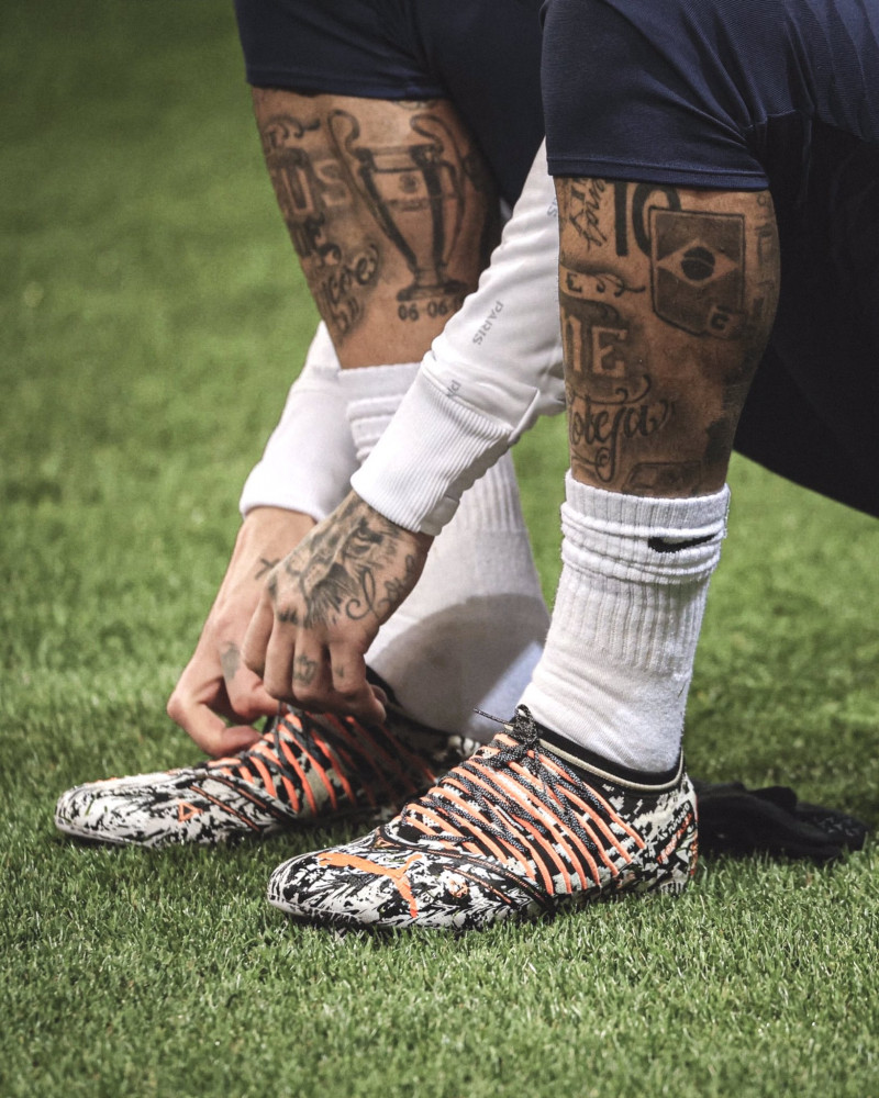 صورة قدم نيمار دا سيلفا