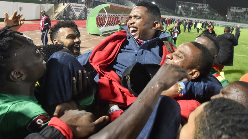 فرحة صامويل إيتو بالتأهل لكأس العالم