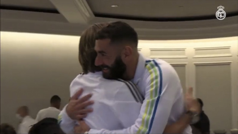 كريم بنزيما يستقبل بعثة ريال مدريد في أمريكا