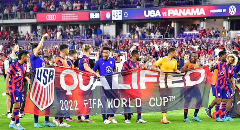 لاعبي أمريكا يحتفلون بالتأهل لكأس العالم