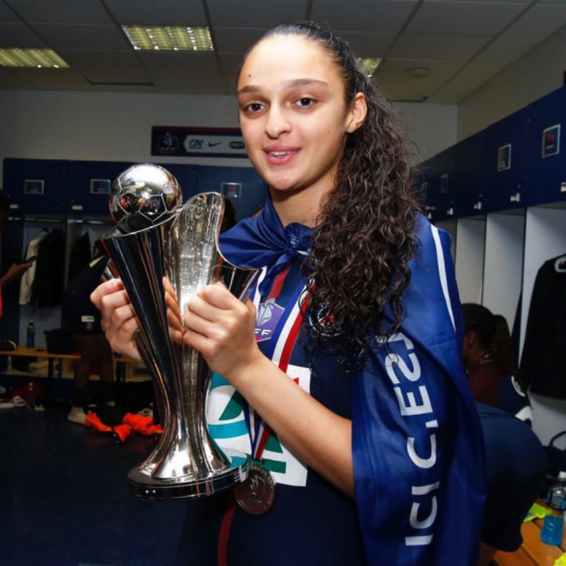 لينا بوساها لاعبة النصر الجديدة