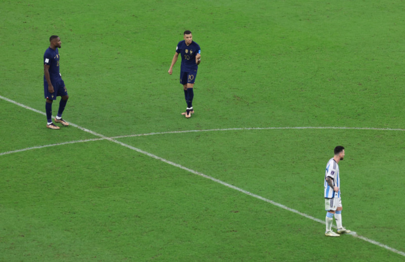 مبابي وميسي