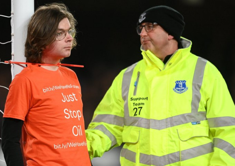 نيوكاسل يونايتد وإيفرتون 1