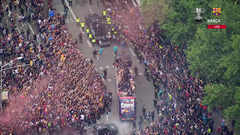 احتفالات صاخبة في شوارع برشلونة 2