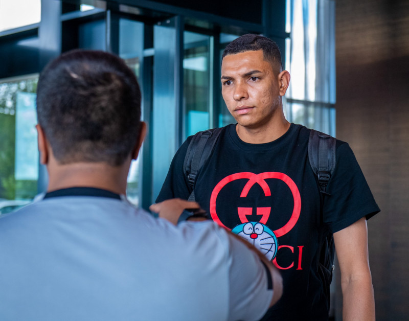 تصريح مثير.. حارس التعاون يتغنى برونالدو ويحرج النصر