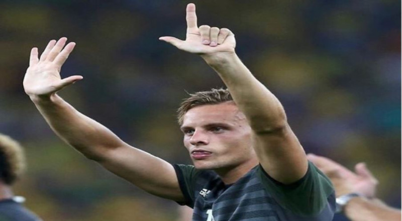 روبرت بارو، صاحب واقعة شهيرة عندما قام بالإشارة بالسباعية التي قام بها، عقب هزيمة منتخب بلاده الألماني بضربات الترجيح، أمام البرازيل في نهائي أولمبياد ريو دي جانيرو.