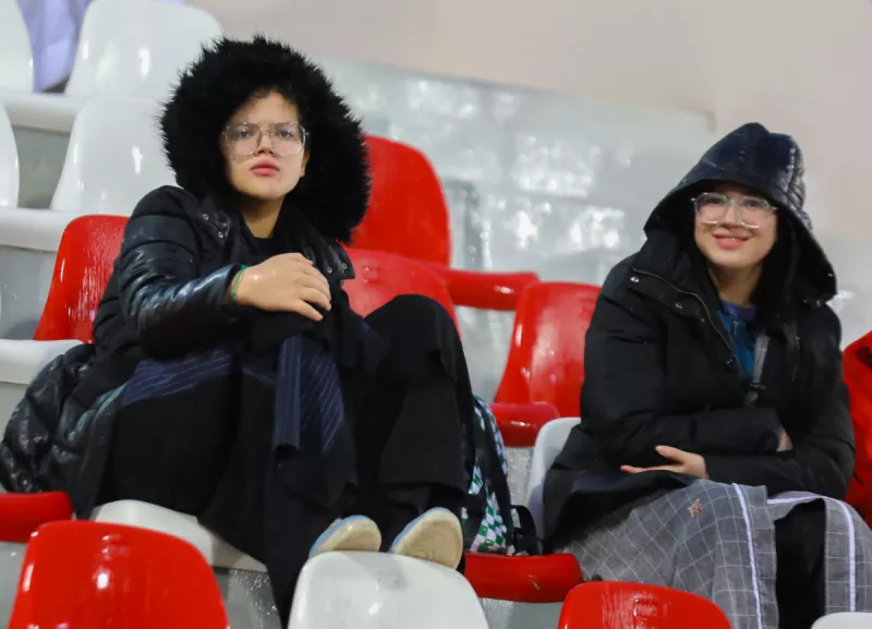 ضمك يفوز على الأخدود بدوري روشن في مباراة مثيرة تحت الأمطار