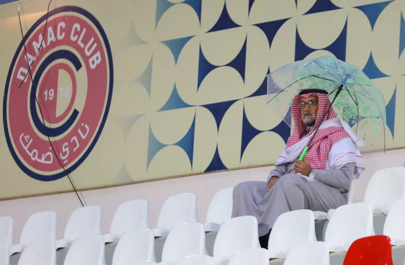 ضمك يفوز على الأخدود بدوري روشن في مباراة مثيرة تحت الأمطار