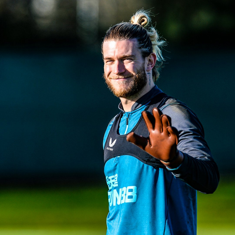 لوريس كاريوس