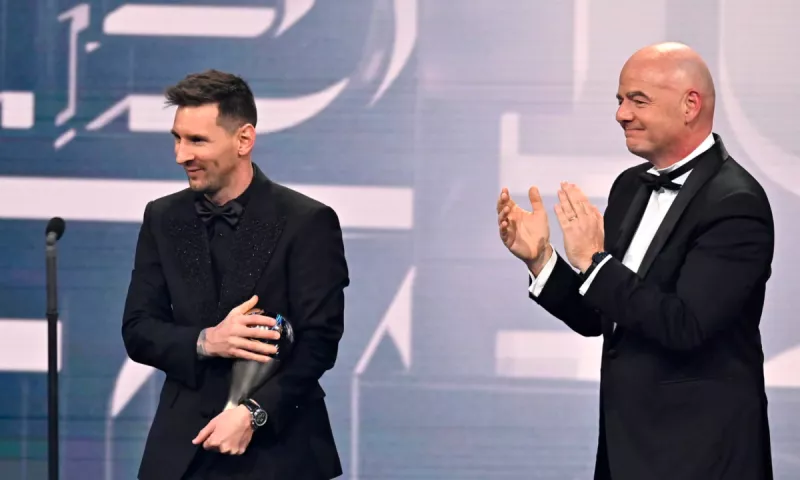 ليونيل ميسي يتوج بجائزة ذا بيست كأفضل لاعب في العالم لعام 2022 ليونيل ميسي يتوج بجائزة ذا بيست كأفضل لاعب في العالم لعام 2022