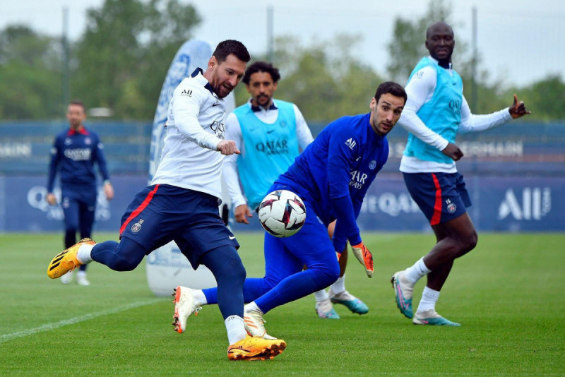 ميسي في تدريبات باريس سان جيرمان ميسي في تدريبات باريس سان جيرمان