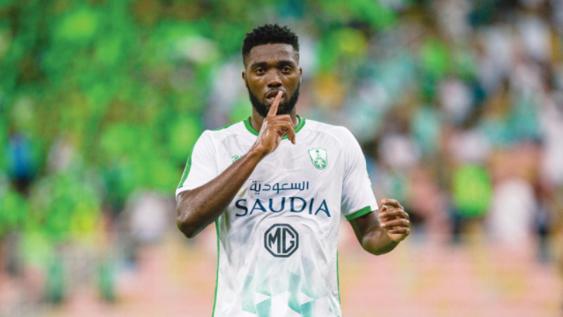 نجم الأهلي السابق دجانيني تفاريس نجم الأهلي السابق دجانيني تفاريس