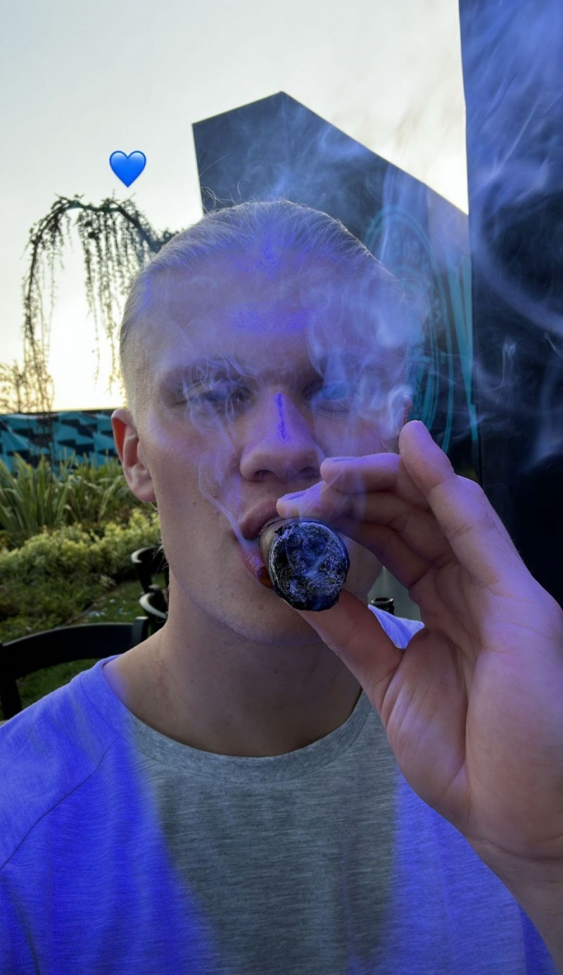 هالاند يحتفل بلقب دوري الأبطال