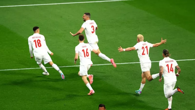 احتفال لاعبي تركيا بالهدف في النمسا