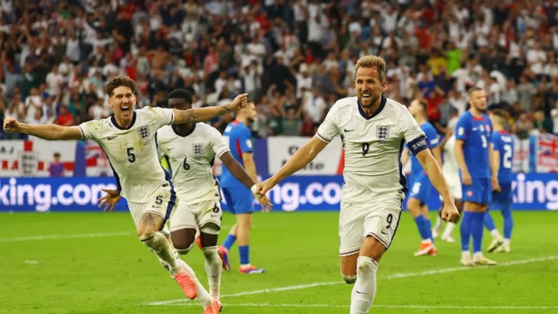 احتفال هاري كين بالهدف الثاني لإنجلترا من ضربة رأس