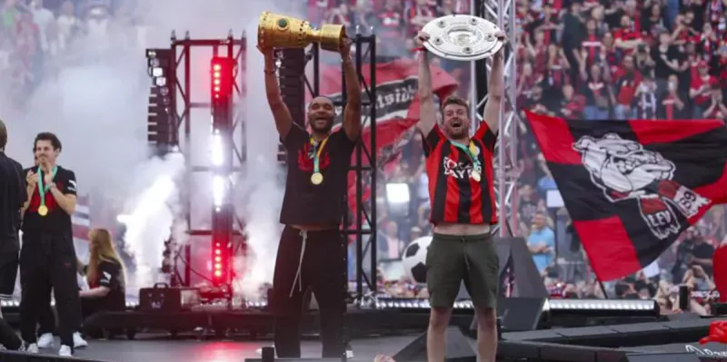 احتفالات ليفركوزن بالثنائية المحلية ليلة تاريخية