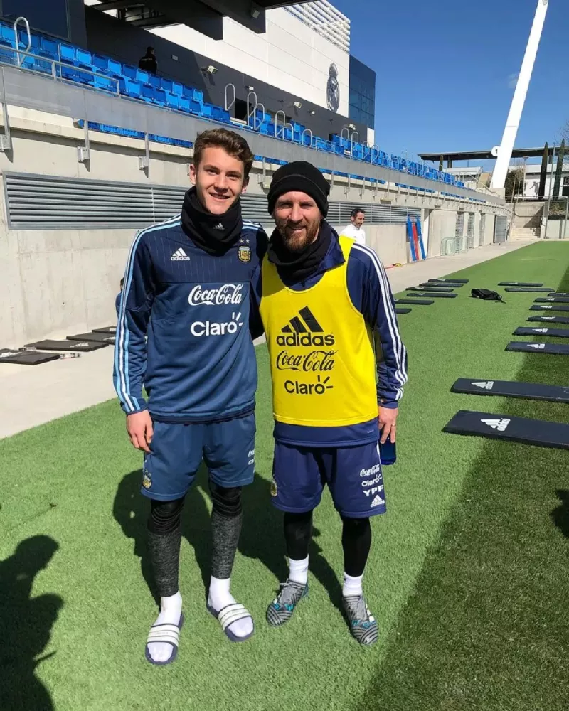 فاكوندو كوليديو وليونيل ميسي