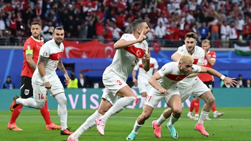 فرحة لاعبي تركيا بالهدف الثاني ضد النمسا