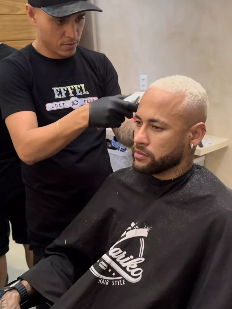 نيمار دا سيلفا نيمار يفاجئ الهلال بـ"نيولوك جديد" أثناء التأهيل من الصليبي