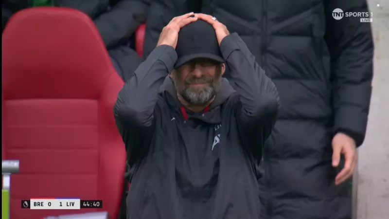 صورة| حسرة كلوب عقب إصابة "منقذ" ليفربول ضد برينتفورد